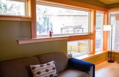 Lummi Island House | Guesthouse-Outdoor Kitchen & Tub