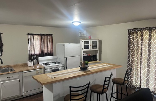 Pittsfield Apartment | Guesthouse Sleeps 7 Kitchen Washer Dryer Dishwasher New Queens