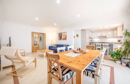 Carcavelos Apartment | GuestReady - Alluring villa in Carcavelos