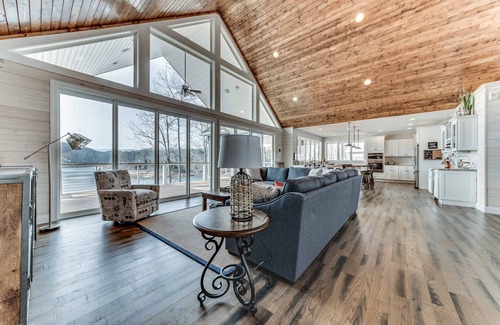 Big Creek House | Guests say One of the BEST HOUSES. Check deals Aug 16-28, 10% off booking 7 days