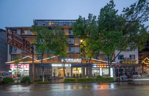 Wulingyuan Hotel | GUI YUAN ZHEN PIN HOTEL - Zhangjiajie National Forest Park Store -Free one way pick up service over 2 night-English speaking customer service