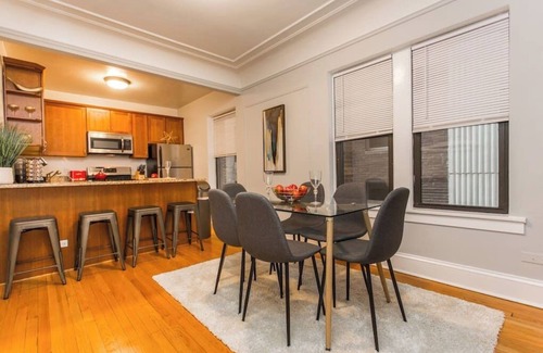 Streeterville Condo | Guild #1 | Gold Coast Mag Mile Best Location