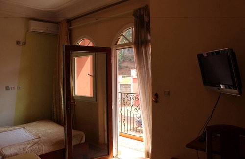 Bafoussam Hotel | Guins Palace