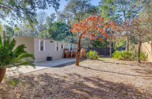 Gulf Breeze House | Gulf Breeze Home with Deck Walk to Public Boat Ramp