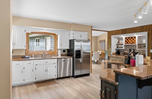 East Gull Lake House | Gull Lake Getaway | Dock, Sauna & Lake Toys