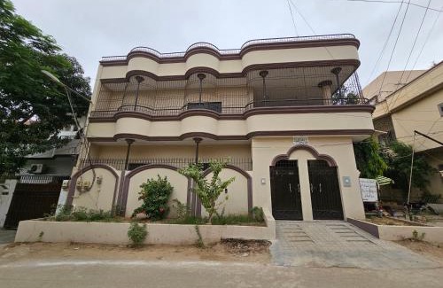 Gulshan-e-Iqbal House | Gulshan Family Couples GH