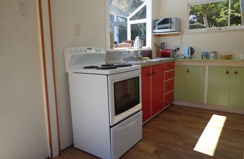Collingwood House | Gunado - a cosy kiwi bach.