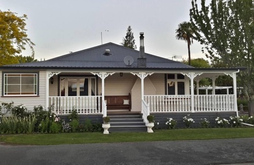 Havelock North Cottage | Guthrie Cottage In the Village of Havelock North