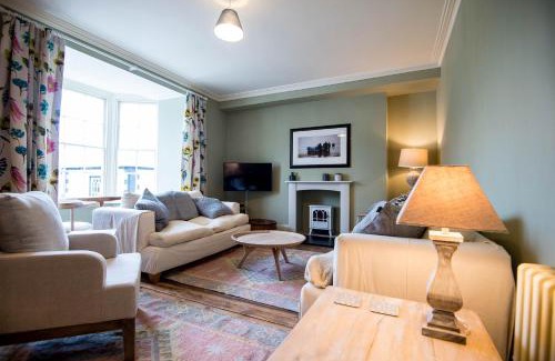 Laugharne House | Gwalia House- Stunning Central Townhouse with 3 ensuite bedrooms