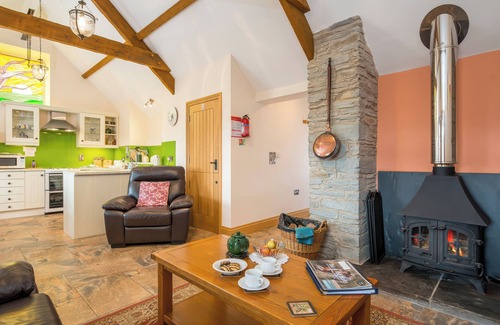 Newcastle Emlyn Cottage | GWAUN COTTAGE, pet friendly, luxury holiday cottage in Cenarth