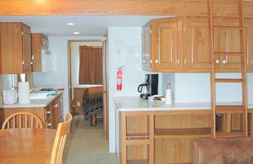 Cooper Landing Cabin | Gwin's Lodge & Roadhouse Est. 1952