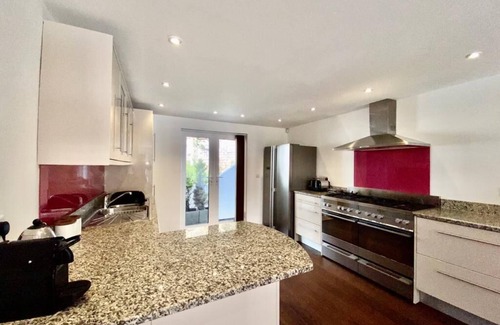 Maenporth House | Gylly Beach Falmouth Sleeps 8 only 2 minutes walk to the beach