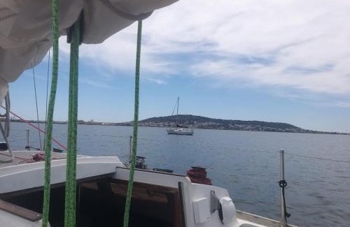 Sete Boat Rental | Hébergement insolite Cormoran Bay
