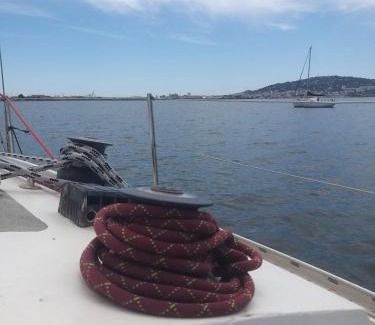 Sete Boat Rental | Hébergement insolite Cormoran Bay