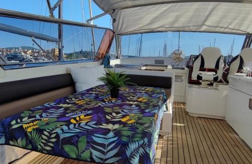 Port Cogolin Boat Rental | Hébergement Yacht