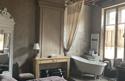 Chatillon-sur-Chalaronne Hotel | Hôtel de La Tour