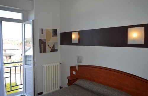 Oloron-Sainte-Marie Hotel | Hôtel De La Paix