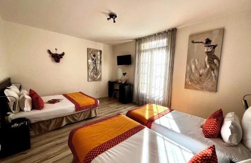 Aigues-Mortes Medieval City Hotel | Hôtel Saint Louis