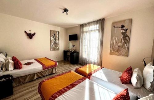 Aigues-Mortes Medieval City Hotel | Hôtel Saint Louis