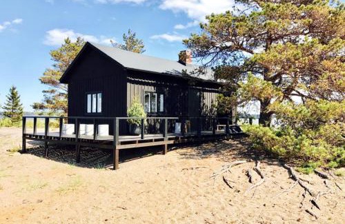 Kokkola Villa | H A R R B Å D A - kaksi mökkiä merenrannalla