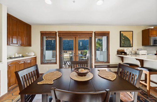 Avalon Condo | H1786 - Corner Villa with Stunning Ocean Views, Cart, 9 STEPS, fireplace