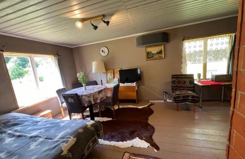 Rouge House | Haanjanaise talu
