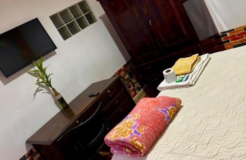 Cochabamba House | Habitación céntrica con acceso a lindo jardín