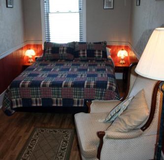 Wellington Bed & Breakfast | Hadovka Lakeside Inn