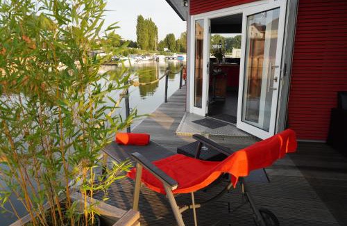 Hitdorf Boat Rental | Hafen Oase - 2 Hausboote, 2 Whirlpool, 1 Sauna, Wellness