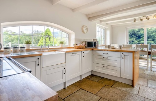 Trehafod House | Hafod Ganol Farm - Six Bedroom House, Sleeps 13