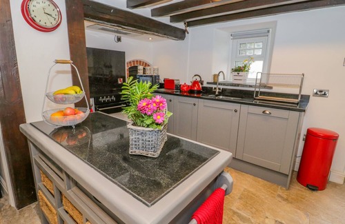 Henryd Cottage | HAFODTY, family friendly, with open fire in Conwy