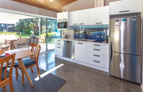 Hahei House | Hahei Beach Bach.