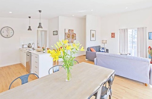 Hahndorf House | Hahndorf Haven - Central Hahndorf, 30 secs to Hahndorfs Main St, gorgeous views!