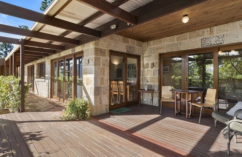 Kurrajong House | HAILEY@KURRAJONG - stylish and delightful. SPECIALS ON NOW !