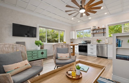 Kailua House | Hale Oahu Cottage by Avantstay Stunning Beachfront Estate!