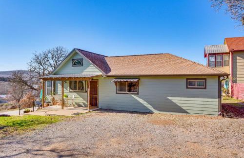 Medicine Park House | half Mi to Lake Lawtonka Mtn-View Haven!