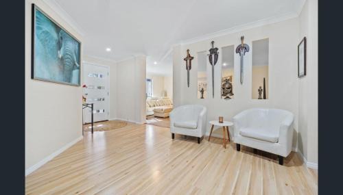 Beenleigh House | Halfway Point Brisbane and Gold Coast Themepark 15 minutes Southbank 30 minutes