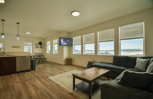 Kachemak House | Halibut Hideaway at Kachemak Bay Kabins