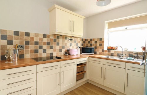 Louth House | HALL FARM COTTAGE, pet friendly, country holiday cottage in Louth