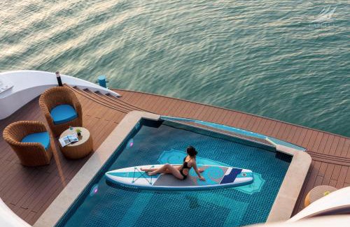 Ha Long Boat Rental | Halong CapellaCruise - Member of Lyra cruise collection
