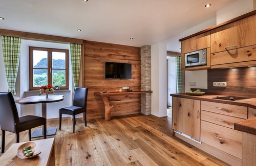 Ramsau Apartment | Halsalm- 2-Zimmer Ferienwohnung, 2 Pers., Dusche/WC, Südbalkon, 50 qm, TV, Küche, separates Schlafzimmer, inkl. Frühstück