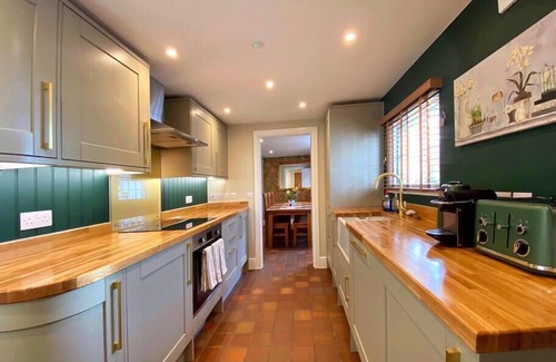 Broad Oak House | Hambrook House Guest Suites