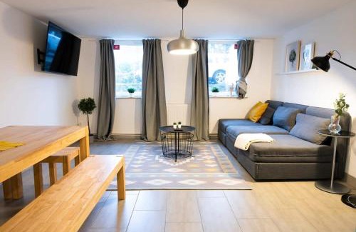 Bahrenfeld Apartment | Hamburg Altona - Three Bedrooms for up to 10