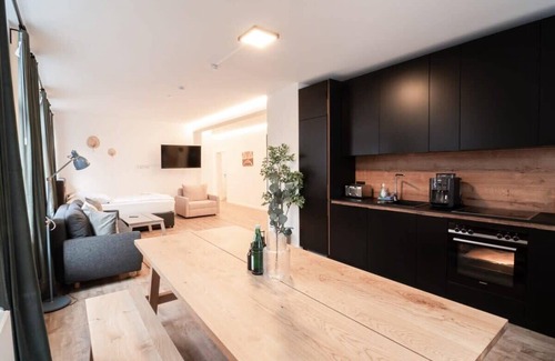 Eimsbuettel Apartment | Hamburg Gem for 12 Su