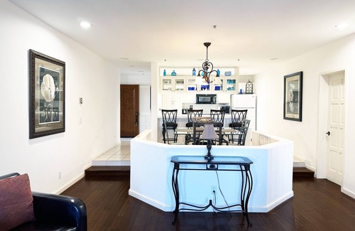 Avalon Villa | Hamilton Cove Condo with Golf Cart and Close to Beach. Only 24 Steps to Door.