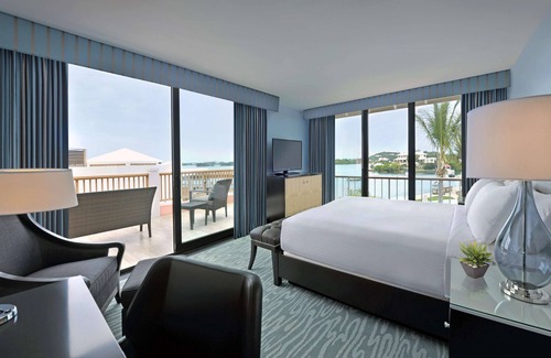 Pembroke Resort | Hamilton Princess & Beach Club - a Fairmont Managed Hotel