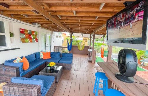 Little Ranches House | Hammocks & mini-golf! 10 mins from Beach!