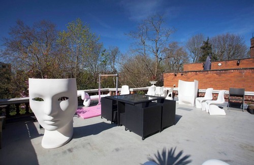 Frognal and Fitzjohns House | Hampstead Garden Apartment 3 Bedroom 2 Bathroom