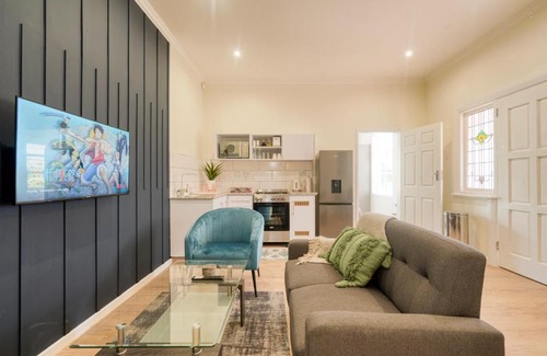 Windermere Apartment | Hampton Collection Modern 1 or 2 Bedroom Apartment with Pool
