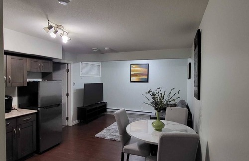 Saskatoon House | Hampton Cozy